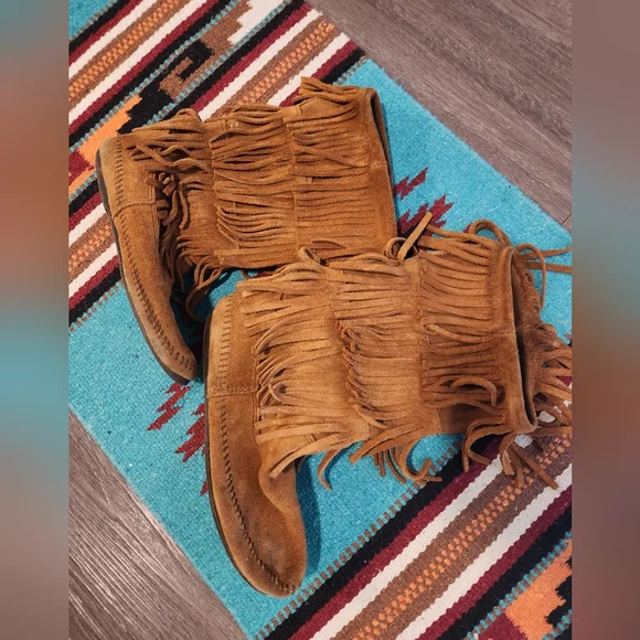 Minnetonka 3 Layer Fringe Moccasin Boots - Picture 2 of 9
